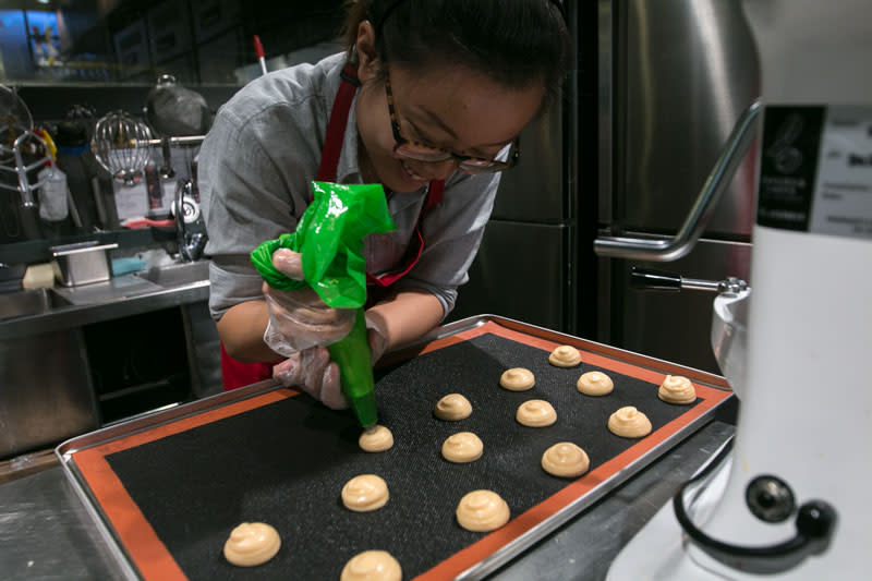 Koki Tamagoyaki - Piping Choux Puffs