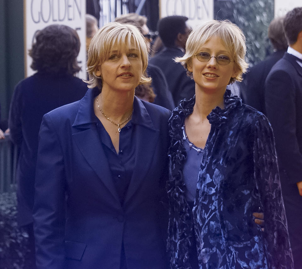 Ellen DeGeneres (left) and Anne Heche at the 1998 Golden Globe Awards. (Photo: Bob Riha Jr via Getty Images)