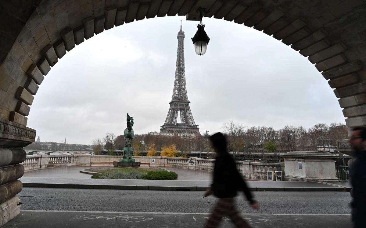 The Eiffel Tower and the Louvre Are Shutting Down for Paris Protests -  Yahoo Sports