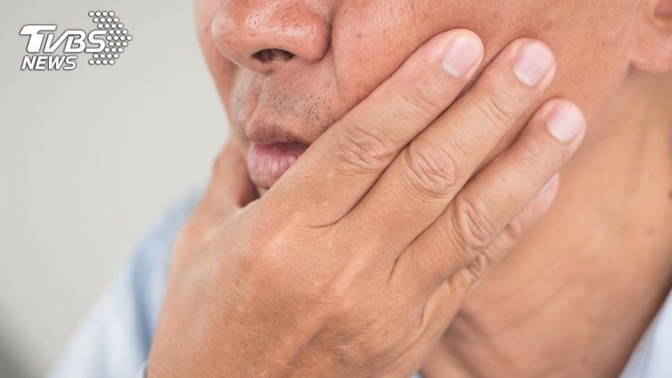 中年男子下巴突劇痛，檢查發現罹癌。（示意圖／shutterstock 達志影像）