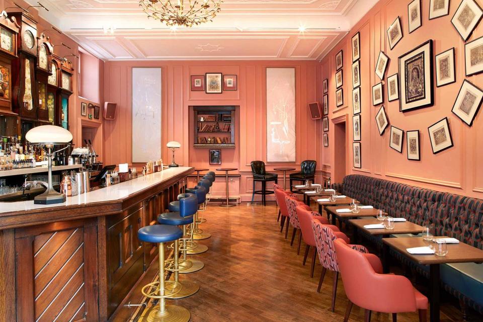 <p><strong>The Bar:</strong></p><p>There’s not one but six bars to choose from to order a tipple in Home House. Our favourites? The multicoloured Gloucester Lounge and The House Bar, with its fuchsia and salmon pink hues and contrasting navy blue leather bar stools. Later in the evening we suggesting heading to The Vaults – a hub of activity with a DJ booth and two karaoke pods that’ll help you part until closing time at 5am.</p>