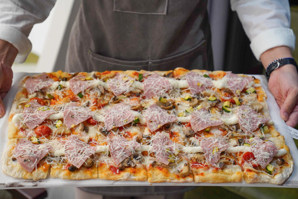 取名為「大航海披薩」的義大利薄片披薩。