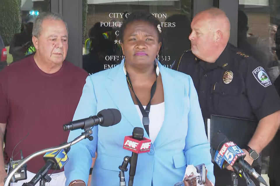 Mayor Ann tarpley speaks at the police department in Hampton, Ga. (WXIA)