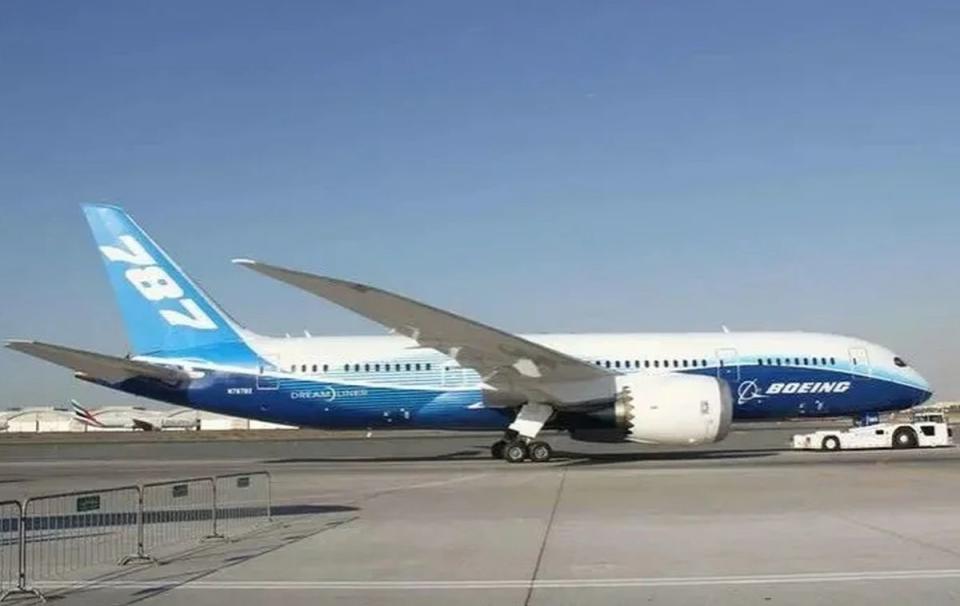 波音公司表示，目前還沒交機的波音787客機，因為「水平尾翼配件」不合格，必須延後交機。