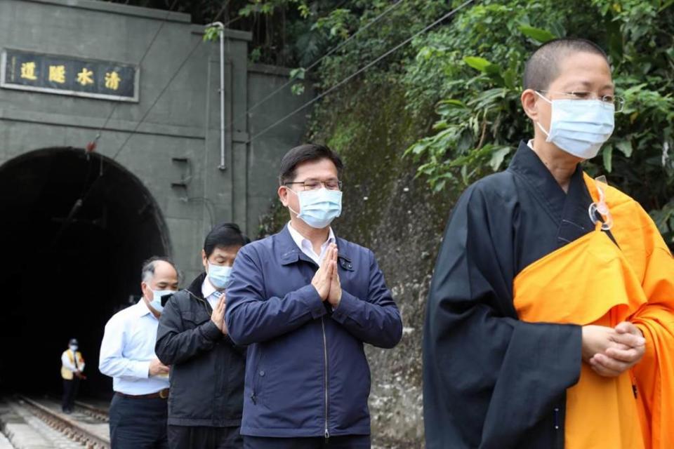 今日在太魯閣號事故地點舉行超渡法會。   圖：台鐵／提供