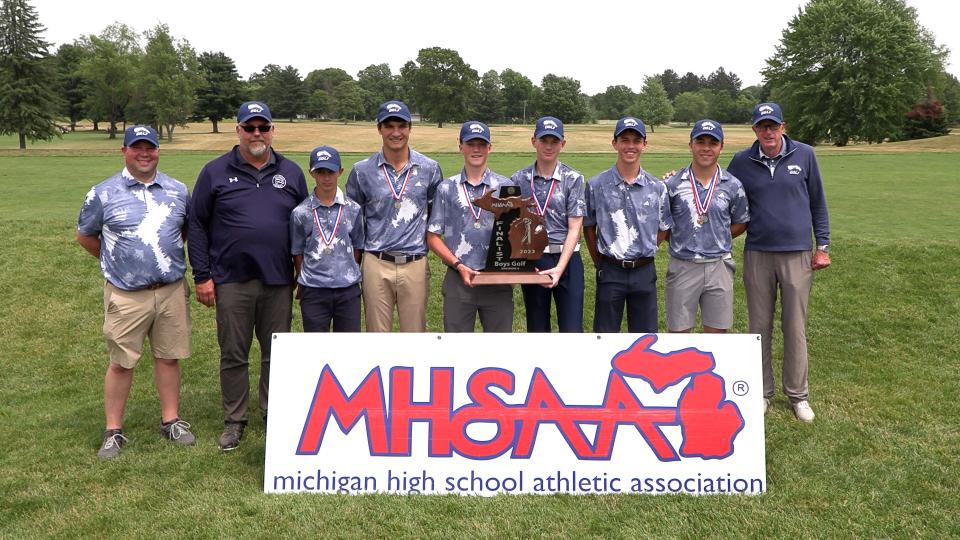 El equipo de golf masculino de la Academia Hillsdale terminó segundo en las finales estatales D4 celebradas en Battle Creek.