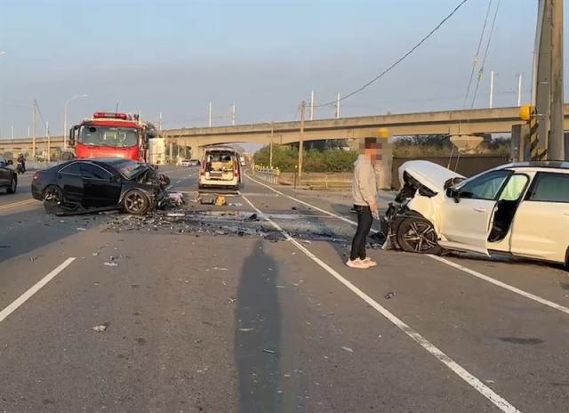 對撞「瑞典坦克」車頭全沒了！雲林小夫妻雙亡警初判：疑夕陽逆光釀禍