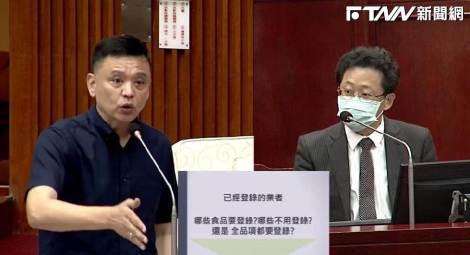 台北市議員洪建議針對「臺北市食材登錄平台」的缺失，質詢衛生局長陳彥元。（圖／台北市議會官網）