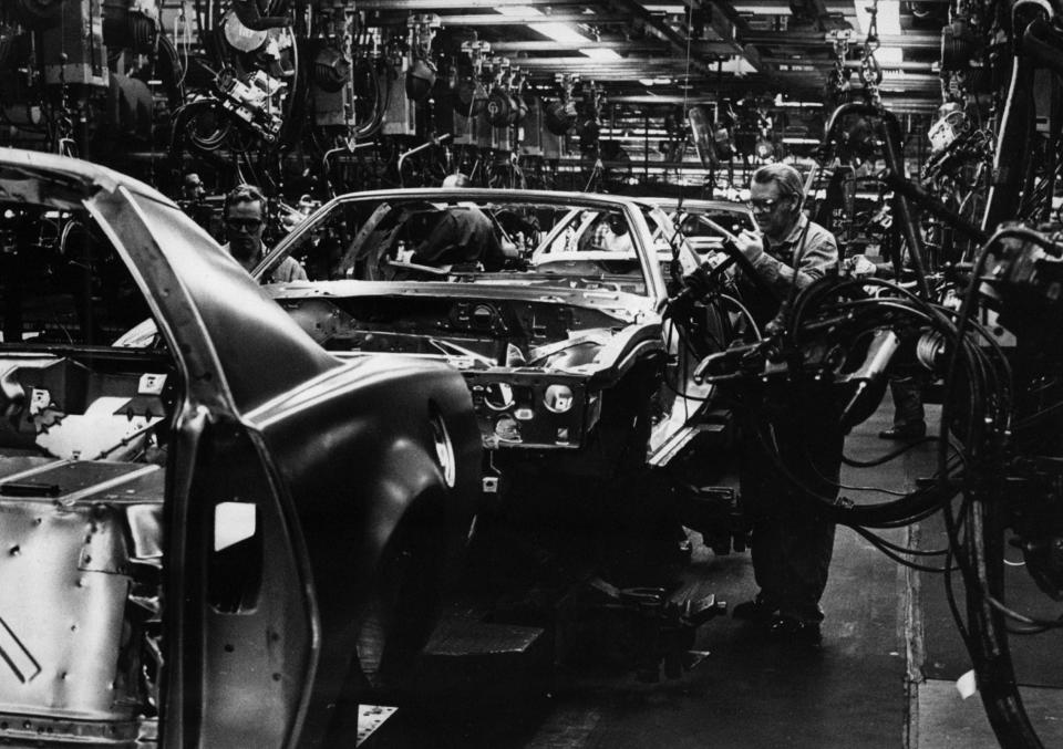 The Norwood GM plant was upgraded in 1981 for assembly of the newer model Camaro/Firebird series, as seen in 1986.