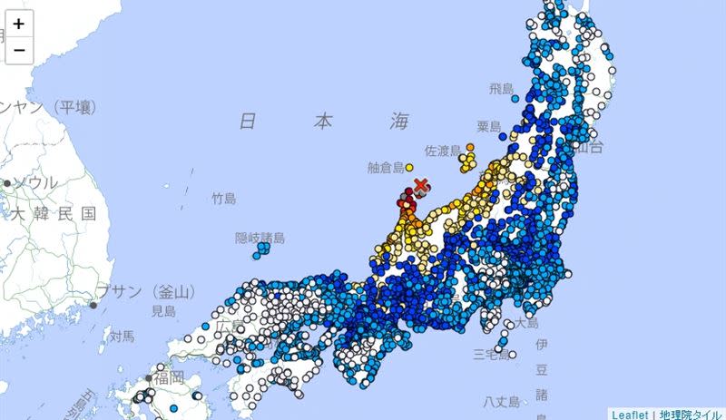 日本石川縣能登地區元旦下午發生地震，最大規模達7.6，紅色叉叉處為規模7.6地震震央（圖／翻攝自日本氣象廳官網）