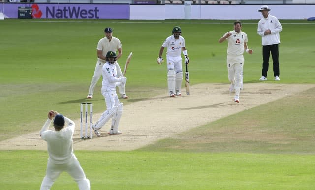 Joe Root takes the catch to give James Anderson his 600th Test wicket