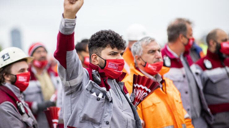 Die Arbeitnehmer hoffen auf einen Einstieg des Staates. Foto: dpa