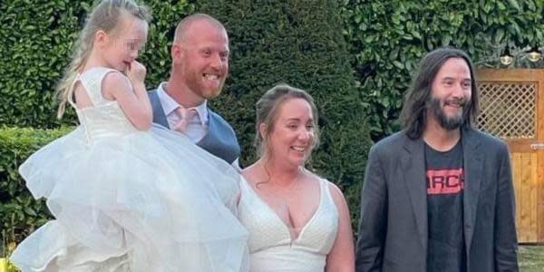 Qué agradable sujeto: Keanu Reeves sorprende a fans al asistir a su boda