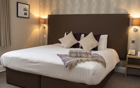 Crown Hotel Harrogate bedroom