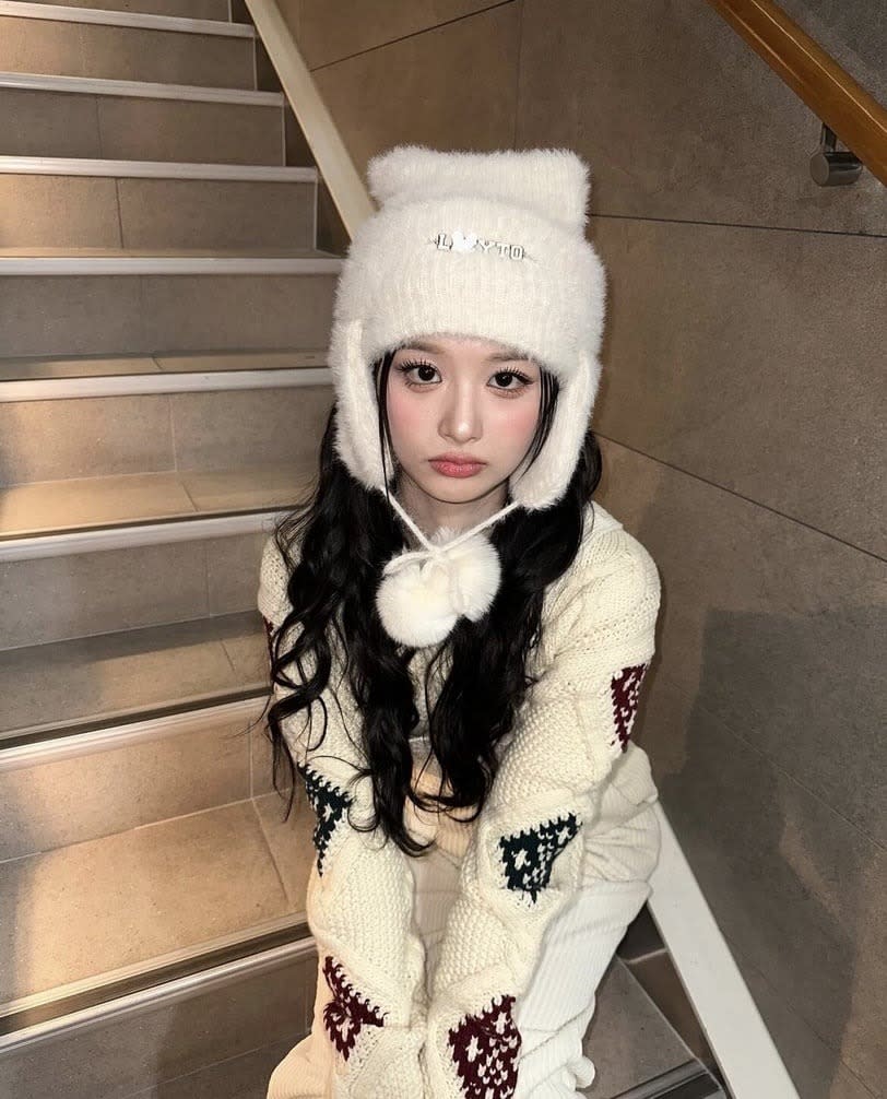 LECYTO Angora Cat Earworm Beanie 圖片來源：IG@nmixx_official