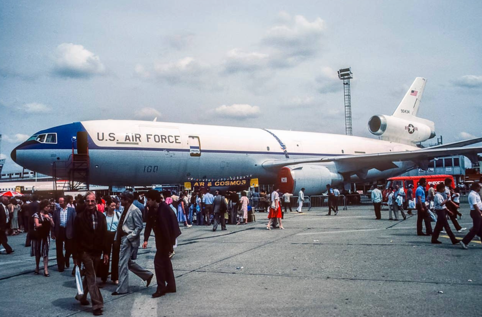 A KC-10A seen at the Paris Air Show in 1981, wearing its original airliner-style livery. <em>Acroterion/Wikicommons</em>