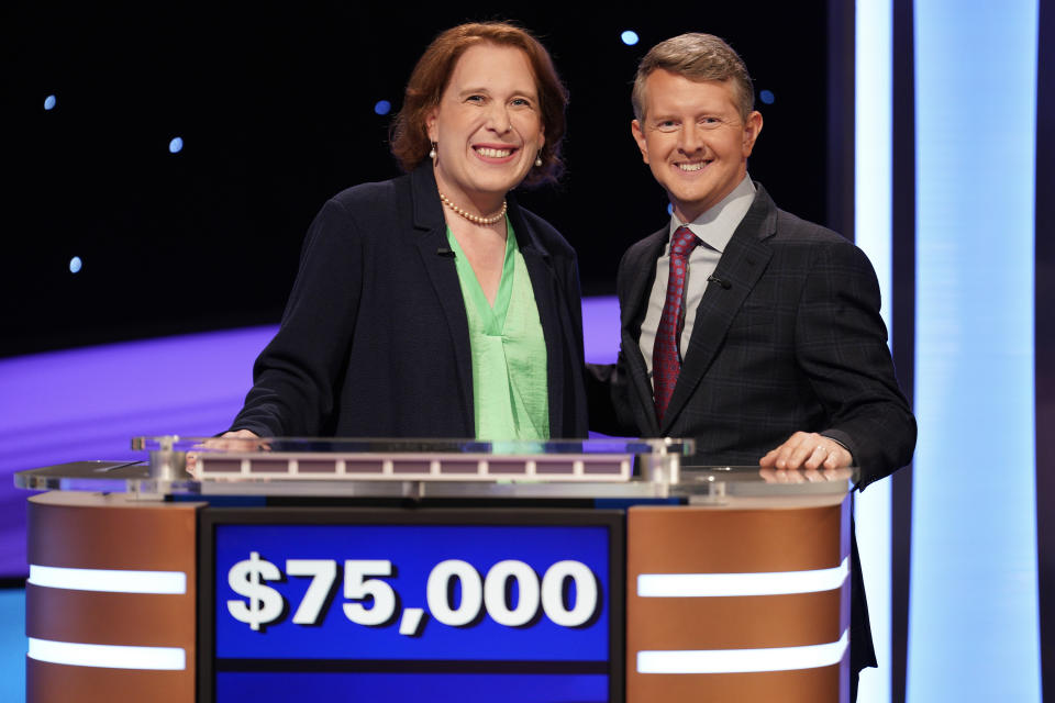 Host Ken Jennings poses with contestant Amy Schneider on the 