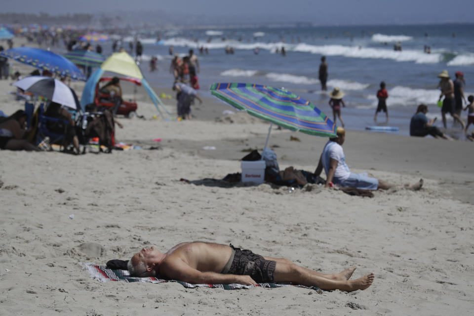 Foto tomada el 12 de julio del 2020 de una playa en Santa Mónica, California. (AP Photo/Marcio Jose Sanchez, File)