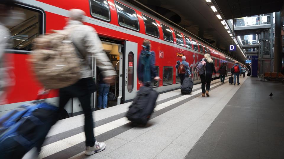 Die Deutsche Bahn ist tief in die roten Zahlen gerutscht.