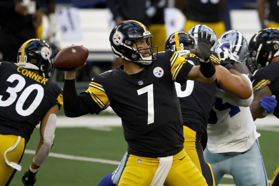 Pittsburgh Steelers quarterback Ben Roethlisberger (7) injured his knee against the Cowboys. (AP Photo/Ron Jenkins)