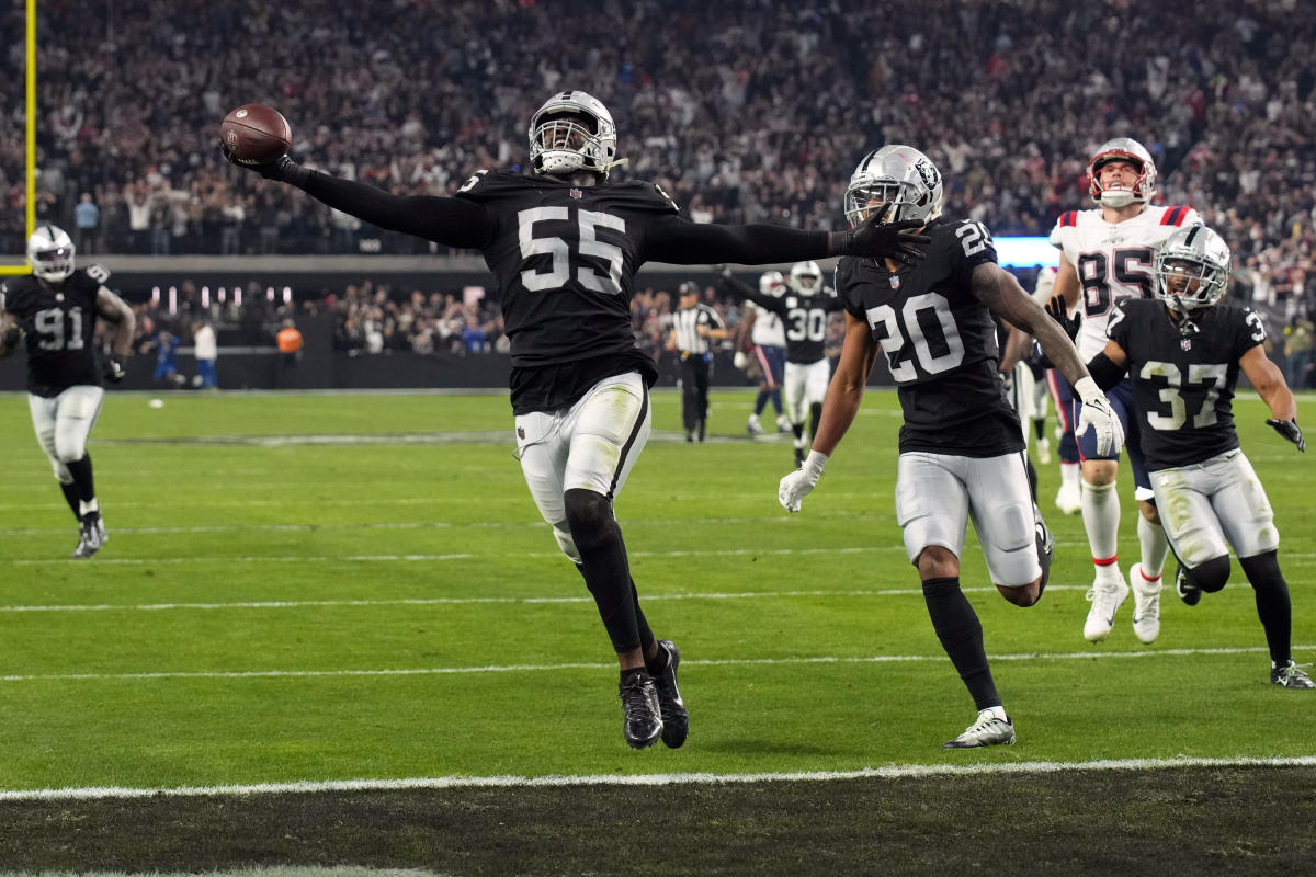 Chandler Jones walkoff TD video: Raiders win shocker over Patriots with  fumble run-back as time expires - DraftKings Network