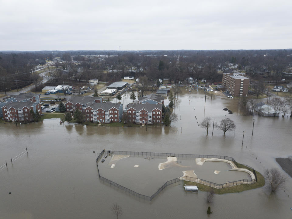 <p>In this drone image looking east, the St. Joseph River has overflowed its banks and has traveled a couple of blocks into the city Wednesday, Feb. 21, 2018, in Niles, Mich. (Photo: Santiago Flores/South Bend Tribune via AP) </p>