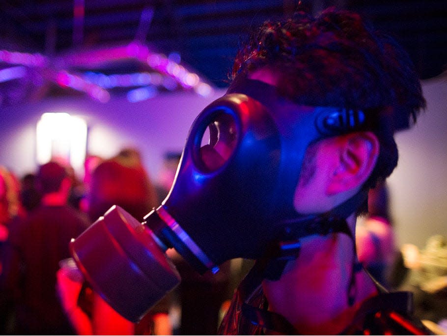 BDSM gasmask