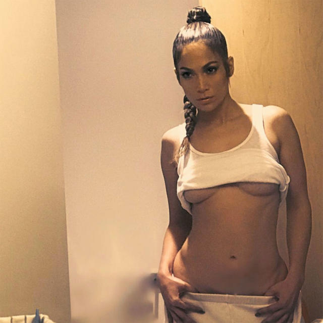 Jennifer Lopez flaunts her cleavage and flat tummy in revealing sports bra  for sexy mirror selfies (Photos)