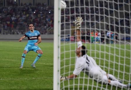 Football - Birkikara v West Ham United - UEFA Europa League Second Qualifying Round Second Leg - Ta' Qali National Stadium, Malta - 23/7/15 West Ham's Joey O'Brien scores a penalty in the shootout Mandatory Credit: Action Images / Alan Walter Livepic EDITORIAL USE ONLY.