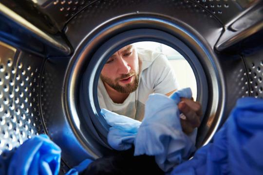 1. You’re sorting wrong You probably already know to separate darks and whites, but it’s more complicated than that. Don’t mix towels in with synthetic clothing (especially stretchy workout garb), because you may end up with serious pilling. Same goes for washing fleece jackets with anything else. Credit: iStock