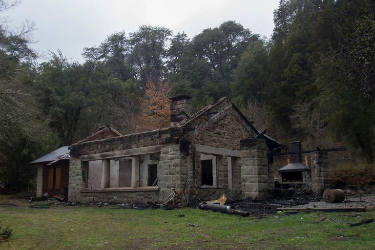 Mascardi. Incendiaron un puesto de Gendarmeria Nacional en un predio donde hace 2 meces incendiaron una casa, se lo atribuyen a la comunidad Mapuche Lafken Winkul Map