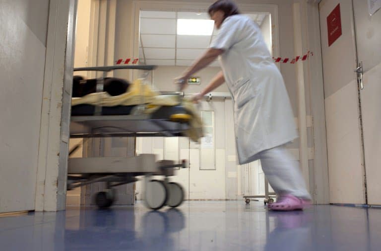 Infirmière à l'hôpital Tenon à Paris le 9 novembre 2010 - Fred DUFOUR © 2019 AFP