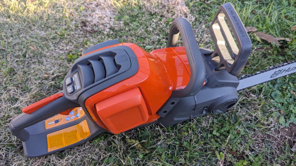 Image of the top view of the Husqvarna Power Axe 350i Cordless Electric Chainsaw