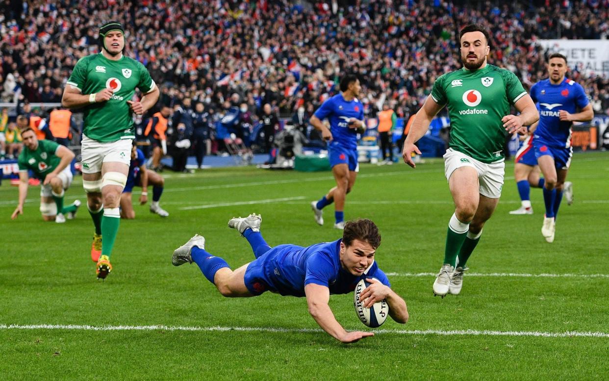 France vs Ireland - Stade de France - Saturday 12th February 2022. France's Antoine Dupont scores his sides first try - Have Ireland and France peaked too early? - Ashely Western/Shutterstock