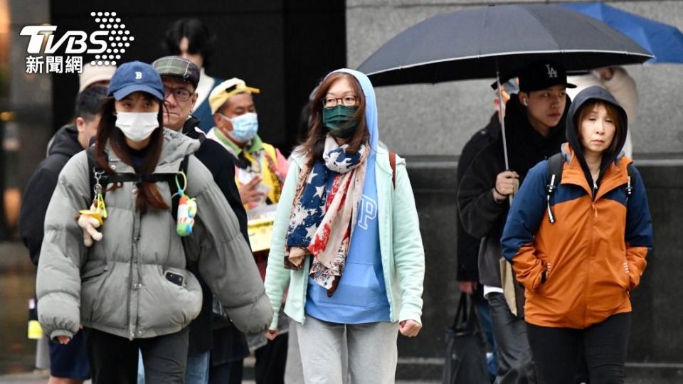 農曆春節前全台皆呈現濕冷天氣型態，北台低溫恐下探12度。（示意圖／TVBS資料照）