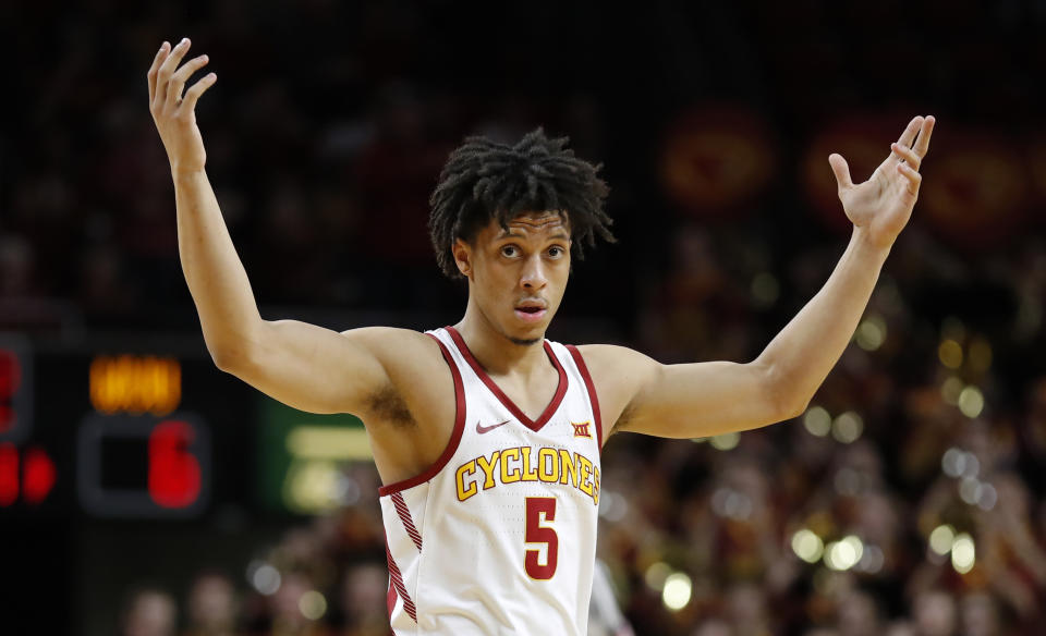 Lindell Wigginton threw down a massive dunk against Oklahoma. (AP Photo/Charlie Neibergall)