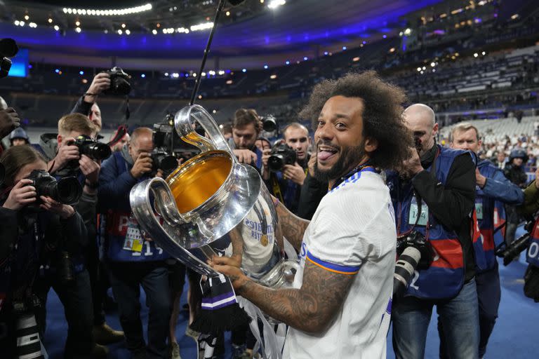 Después de 16 años en Europa, donde conquistó cinco Champions Leagues con Real Madrid, Marcelo anunció que vuelve a Fluminense, el club donde empezó su carrera