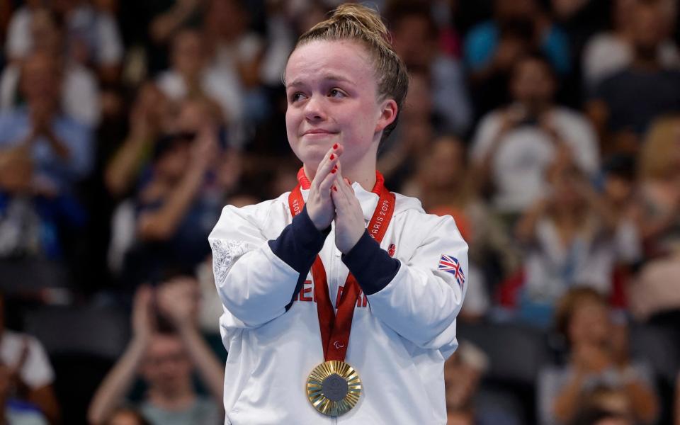 Maisie Summers-Newton confidently defended her 200m individual SM6 medley title