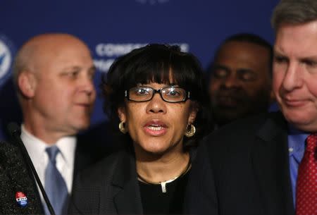 Flint, Michigan Mayor Karen Weaver (C) addresses the media at the opening press conference of the U.S. Conference of Mayors in Washington January 20, 2016. REUTERS/Gary Cameron