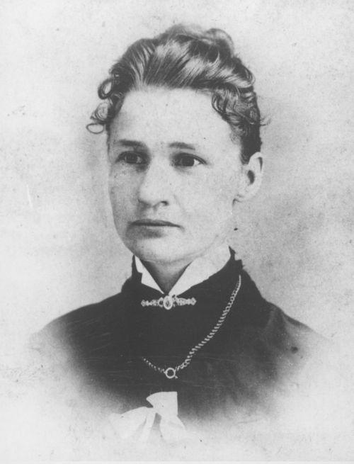 2.- La primera alcaldesa de Estados Unidos fue elegida en Argonia, Kansas en 1887. Se llamaba Susanna M. Salter (1860-1961). Su mandato fue tranquilo, pero su elección generó interés en todo el mundo y en la prensa, lo que desató un debate sobre la viabilidad de otras ciudades siguiendo el ejemplo de Argonia. Tras un año en el cargo se negó a presentarse a la reelección.