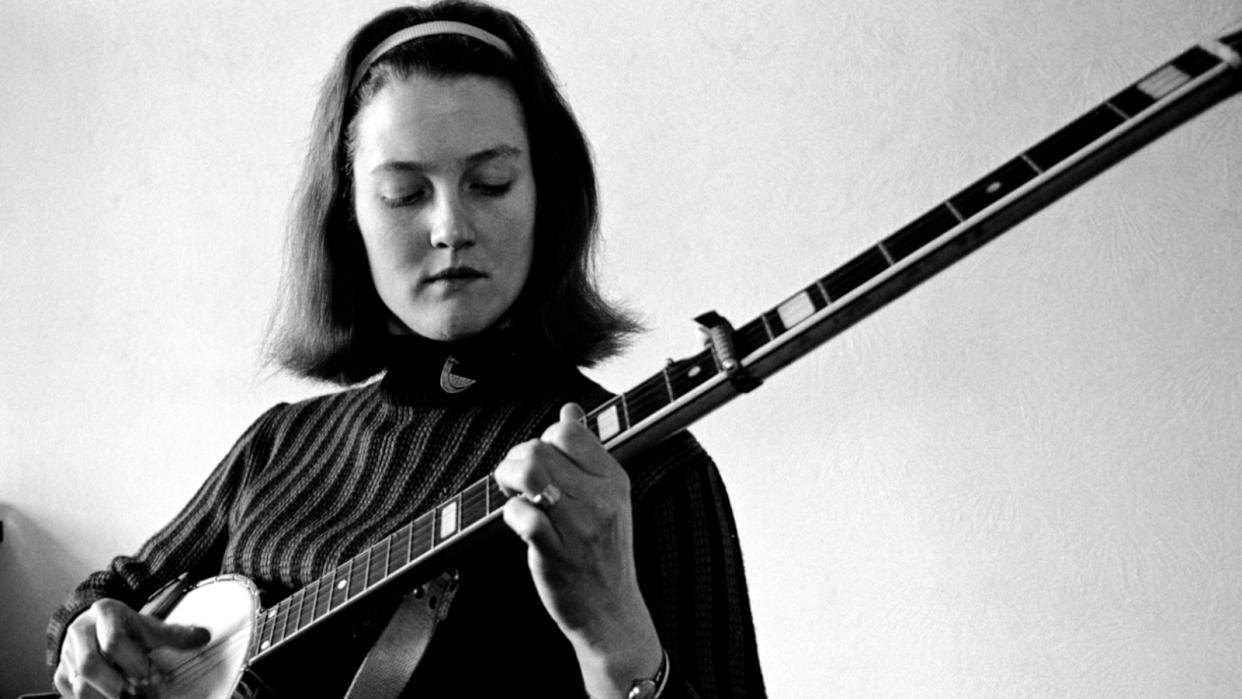  Peggy SEEGER; Posed portrait of Peggy Seeger at home in Beckenham 