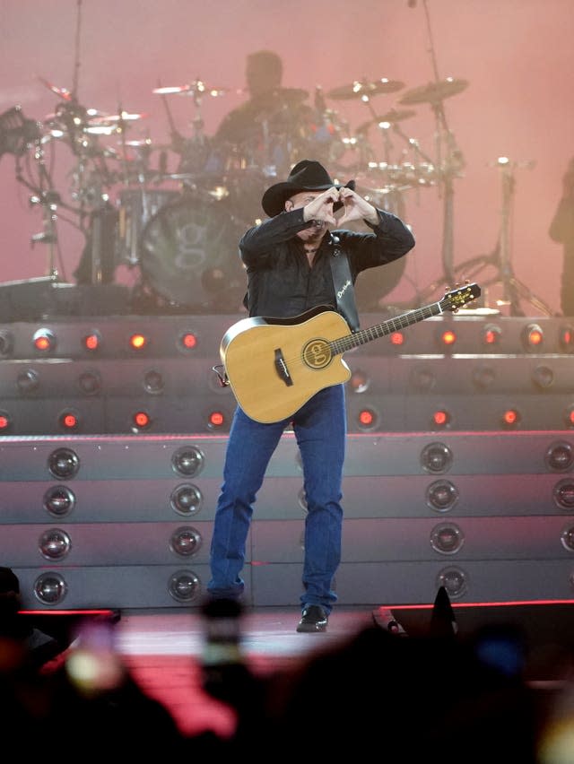 Garth Brooks in concert