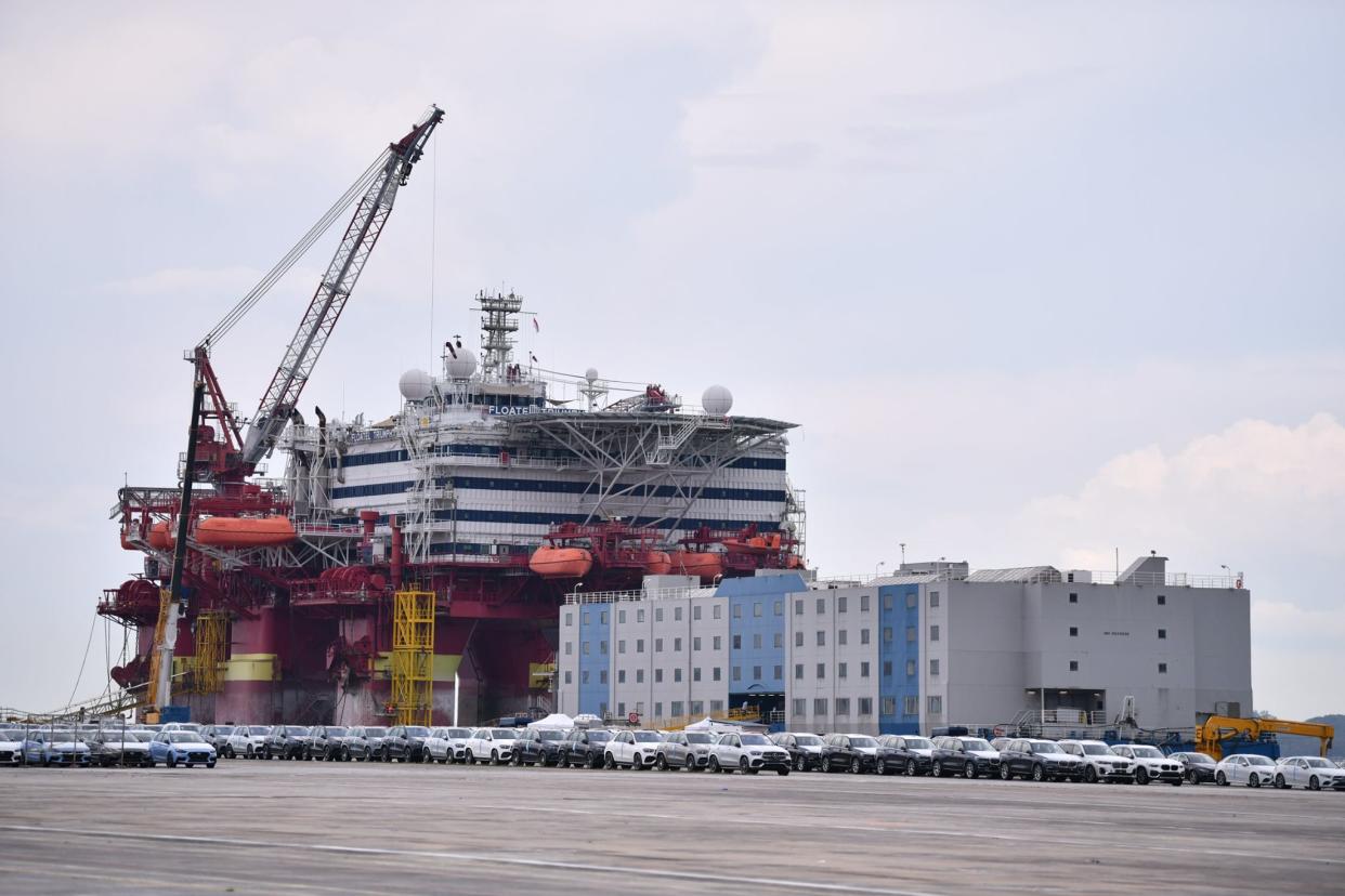 Floating accommodation at Tanjong Pagar Terminal. (PHOTO: Khaw Boon Wan/Facebook) 