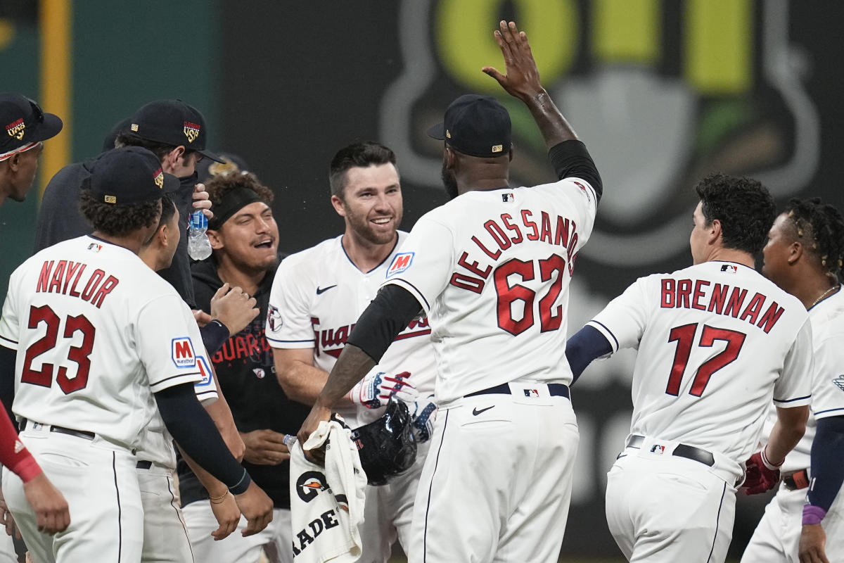 Braves avoid series loss with 6-5 win in Texas