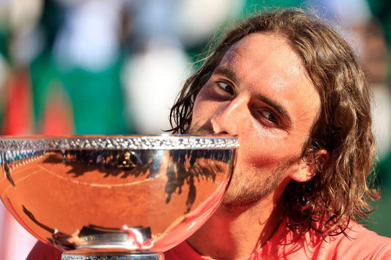 Stefano Tsitsipas ganó por tercera vez en su carrera el Masters 1000 de Montecarlo al derrotar en la final a Casper Ruud