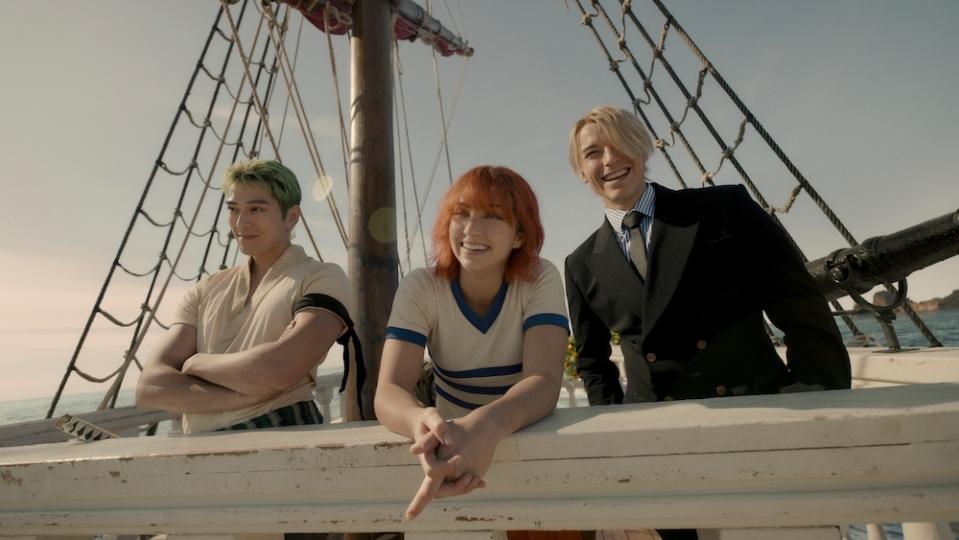 One Piece. (L to R) Mackenyu Arata as Roronoa Zoro, Emily Rudd as Nami, Taz Skylar as Sanji in season 1 of One Piece. Cr. Courtesy of Netflix © 2023