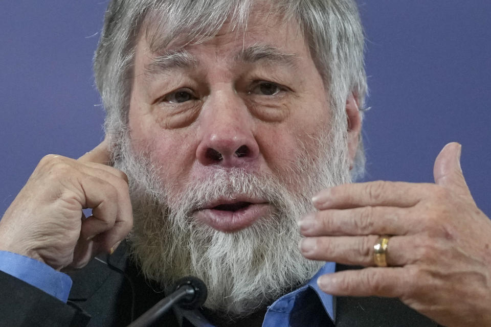 Apple co-founder Steve Wozniak speaks during a press conference after talks with Serbian President Aleksandar Vucic in Belgrade, Serbia, Wednesday, Dec. 6, 2023. Wozniak will receive a Serbian passport from the Balkan country's president after he was granted Balkan country's citizenship. (AP Photo/Darko Vojinovic)