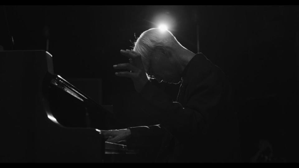 坂本龍一去年12月舉辦最後一場線上演奏轉播。『Ryuichi Sakamoto: Playing the Piano 2022』©2022 KAB Inc.