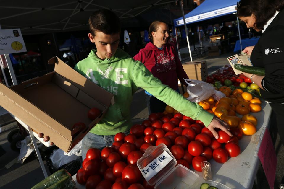 Tomatoes are on display at Ineichen's Tomatoes during the 2015 Des Moines Downtown Farmers' Market.