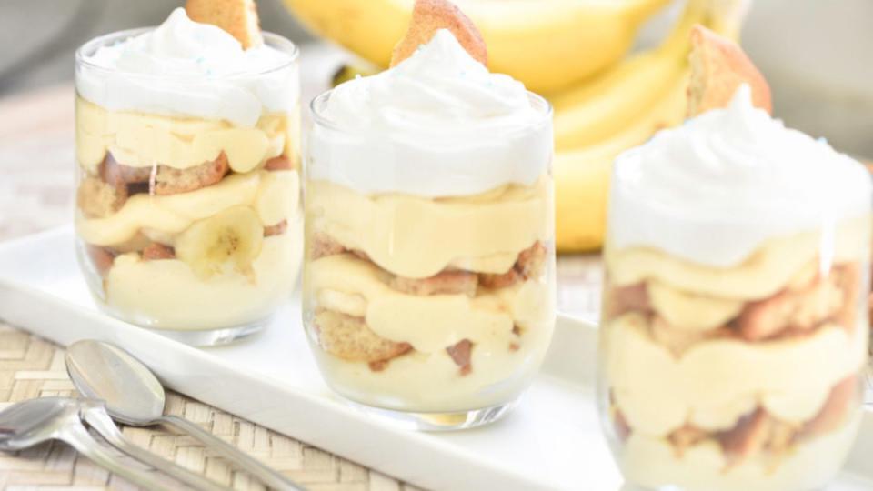 banana pudding cups on white platter with meringue